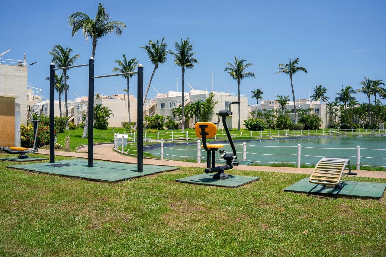 Apartment New Retreat Garden Pool & Gym *